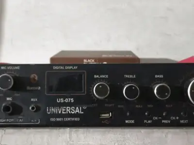Universal US-075 DJ Amplifier with 10 Inch Speaker