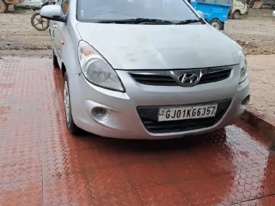 Hyundai i20 Silver Petrol Family Car Hyundai i20 Silver Petrol Family Car