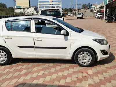 Hyundai i20 White Hatchback Car Hyundai i20 White Hatchback Car