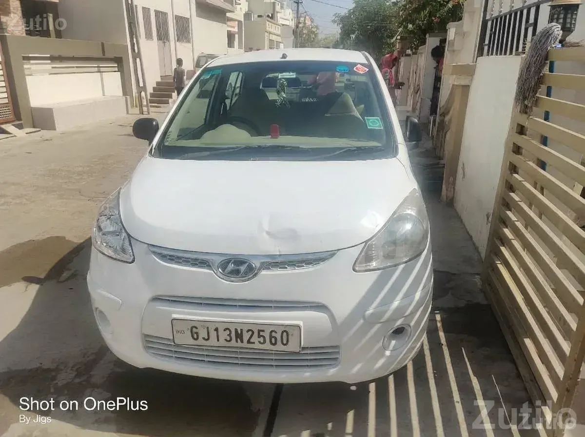 Hyundai i10 2010 White CNG Hatchback - Cars - Ahmedabad City - Image 2