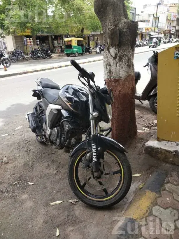 Yamaha FZ V2 2014 with 28500 km - બાઇક્સ - રાજકોટ શહેર - Image 3