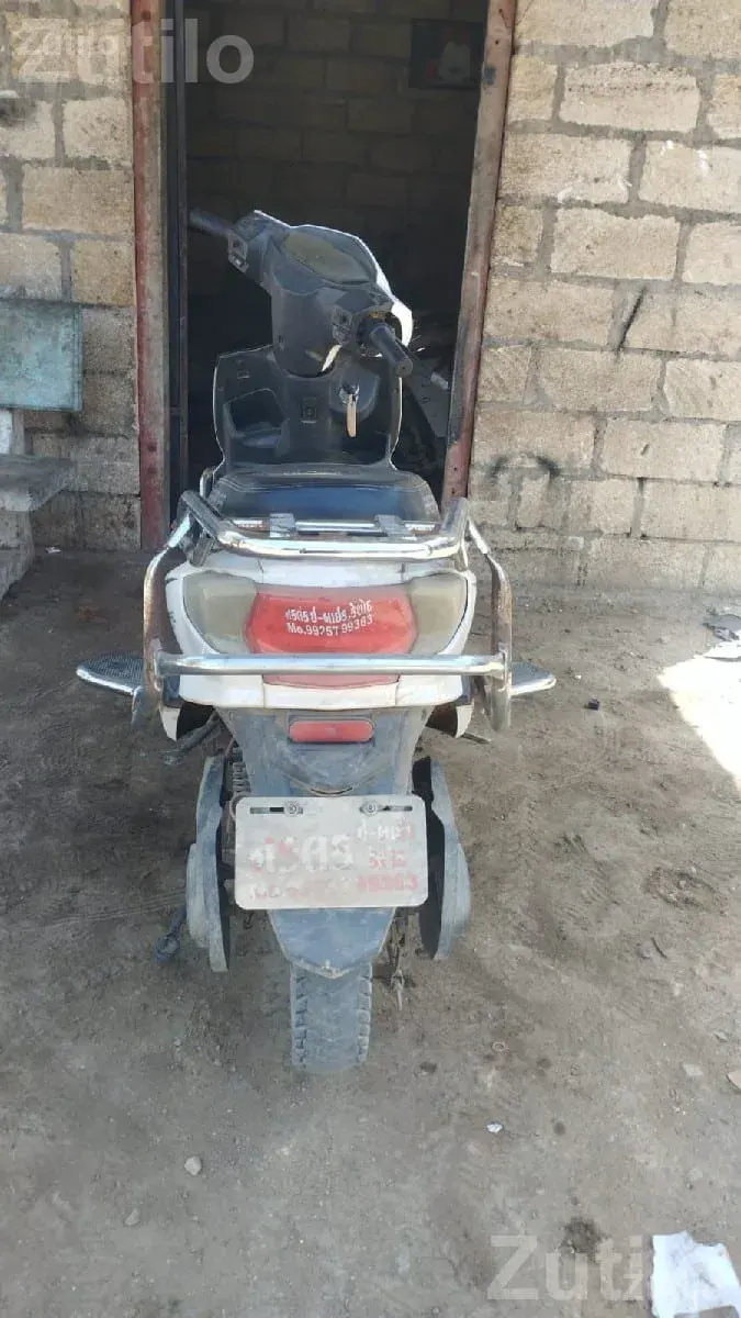 Electric Scooter for Sale White and Black - બાઇક્સ - માંગ્રોળ - Image 3