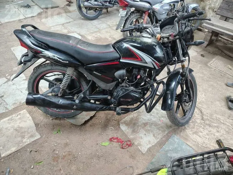 Honda Shine 2012 Bike 30000 km - બાઇક્સ - સુરત શહેર - Image 2