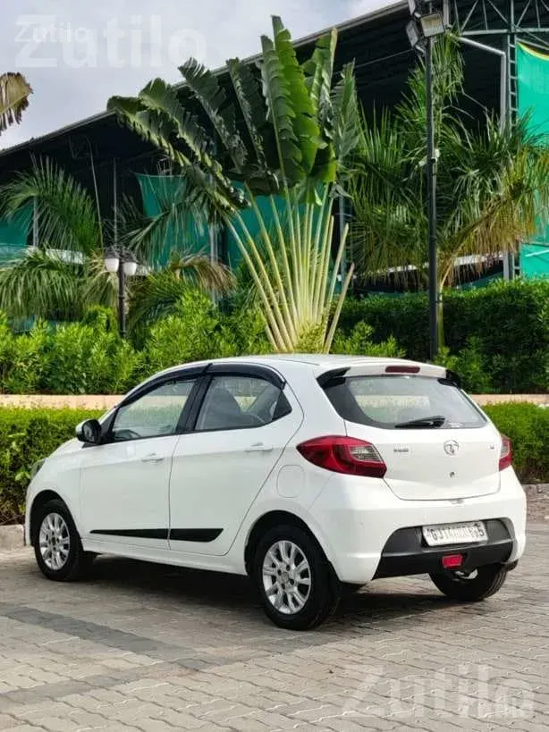 2015 Tata White Hatchback One Owner - Cars - Surat City - Image 5
