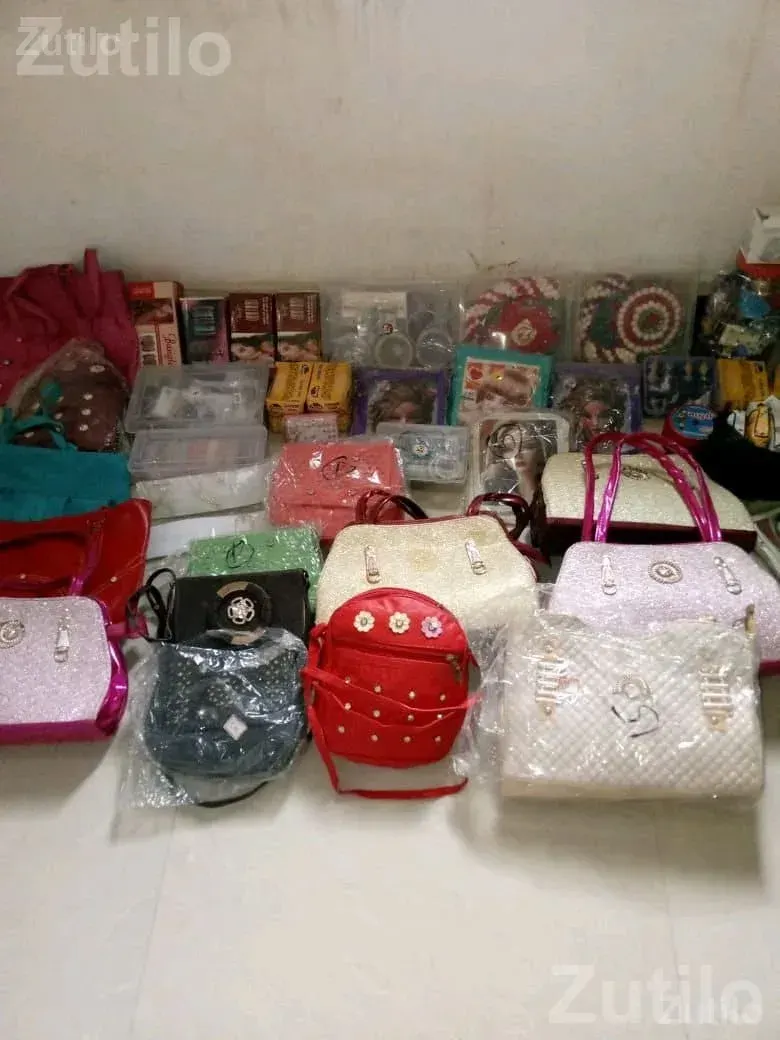 Ladies Purses and Accessories Mixed Stock Lot - ફેશન ઍક્સેસરીઝ - માણાવદર - Image 2