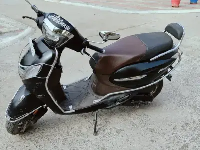 2023 Black Hero Maestro Scooter
