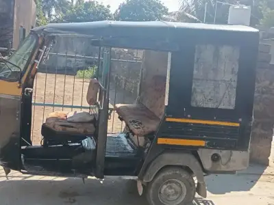 Piaggio Auto Rickshaw 2011 Model Piaggio Auto Rickshaw 2011 Model