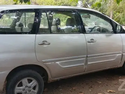 2010 Toyota Innova Silver MPV 2010 Toyota Innova Silver MPV
