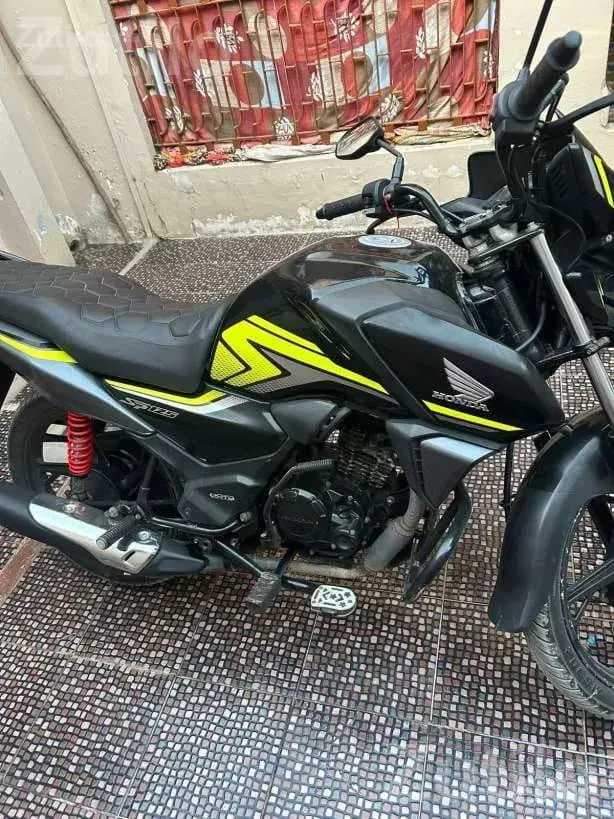 2021 Honda Motorcycle 8000 km Driven - Bikes - Kalyanpur - Image 5