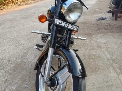 Royal Enfield Bullet Standard 2016 Bike