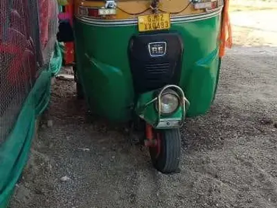 2014 CNG Auto Rickshaw Green Yellow 2014 CNG Auto Rickshaw Green Yellow