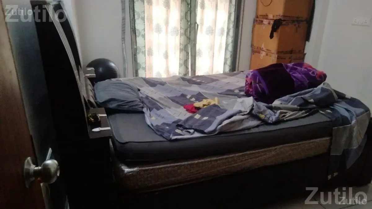 Queen size bed - સોફા સેટ - અમદાવાદ શહેર - Image 2