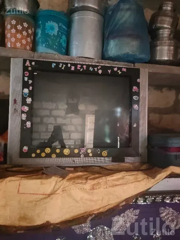 Used CRT TV with Fun Sticker Frame - TVs - Bhesan - Image 3