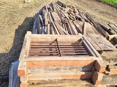 Old House Wooden Scrap Doors & Windows Old House Wooden Scrap Doors & Windows