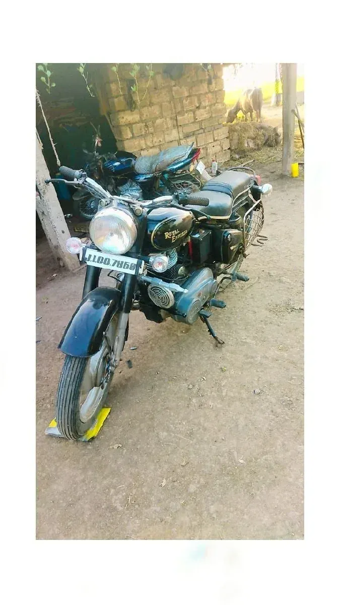 Old Model Royal Enfield Bullet Motorcycle - Bikes - Khambhalia - Image 3