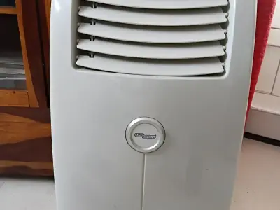1.5 ton portable air conditioner with exhaust pipe and window sealing kit 1.5 ton portable air conditioner with exhaust pipe and window sealing kit