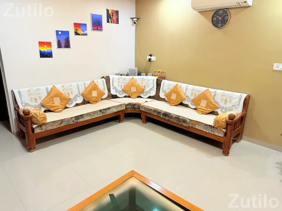 Wooden Sofa set 3+1+3 with Center Table - સોફા સેટ અને કાઉચ - અમદાવાદ શહેર - Image 3