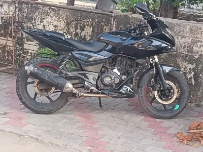 Pulsar 220 f