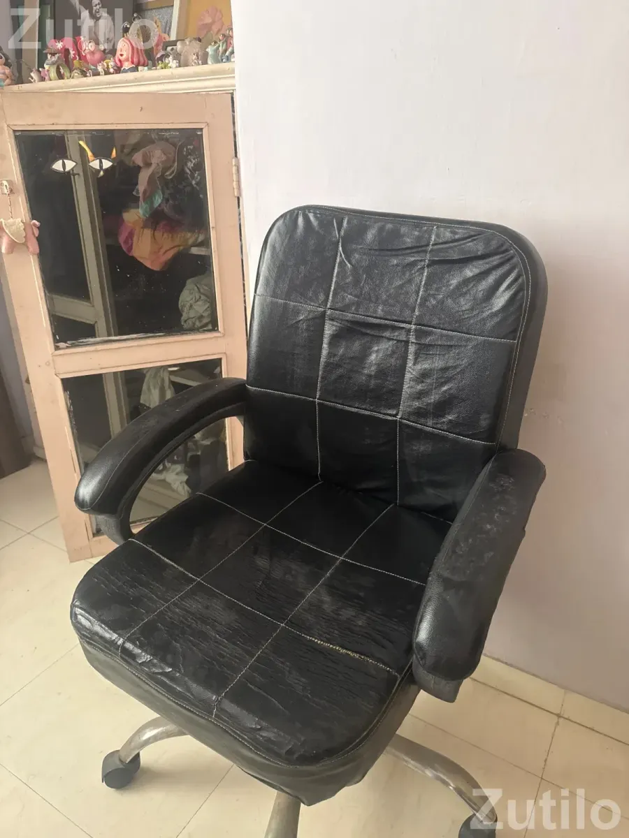 Revolving chair - Chairs, Stools & Seating - Ahmedabad City - Image 2