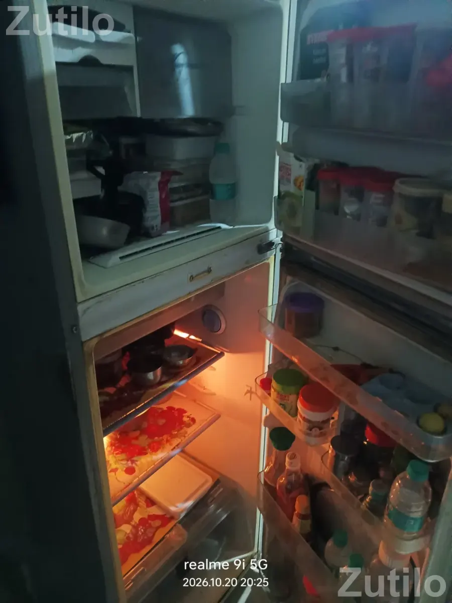 Freeze samsung 261 L fully running condition - Refrigerators - Ahmedabad City - Image 2