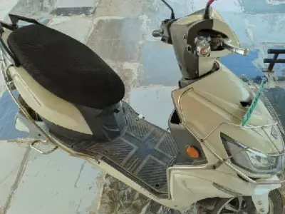 Used Beige Scooter 2022-23 Model Used Beige Scooter 2022-23 Model