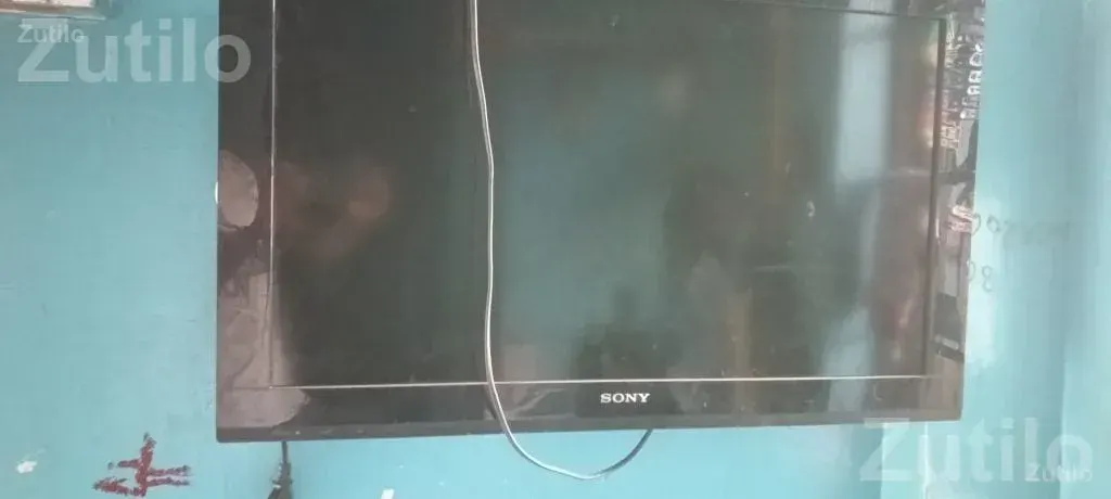 32 Inch TV with Display Issue, Remote Missing - TVs - Surat City - Image 3