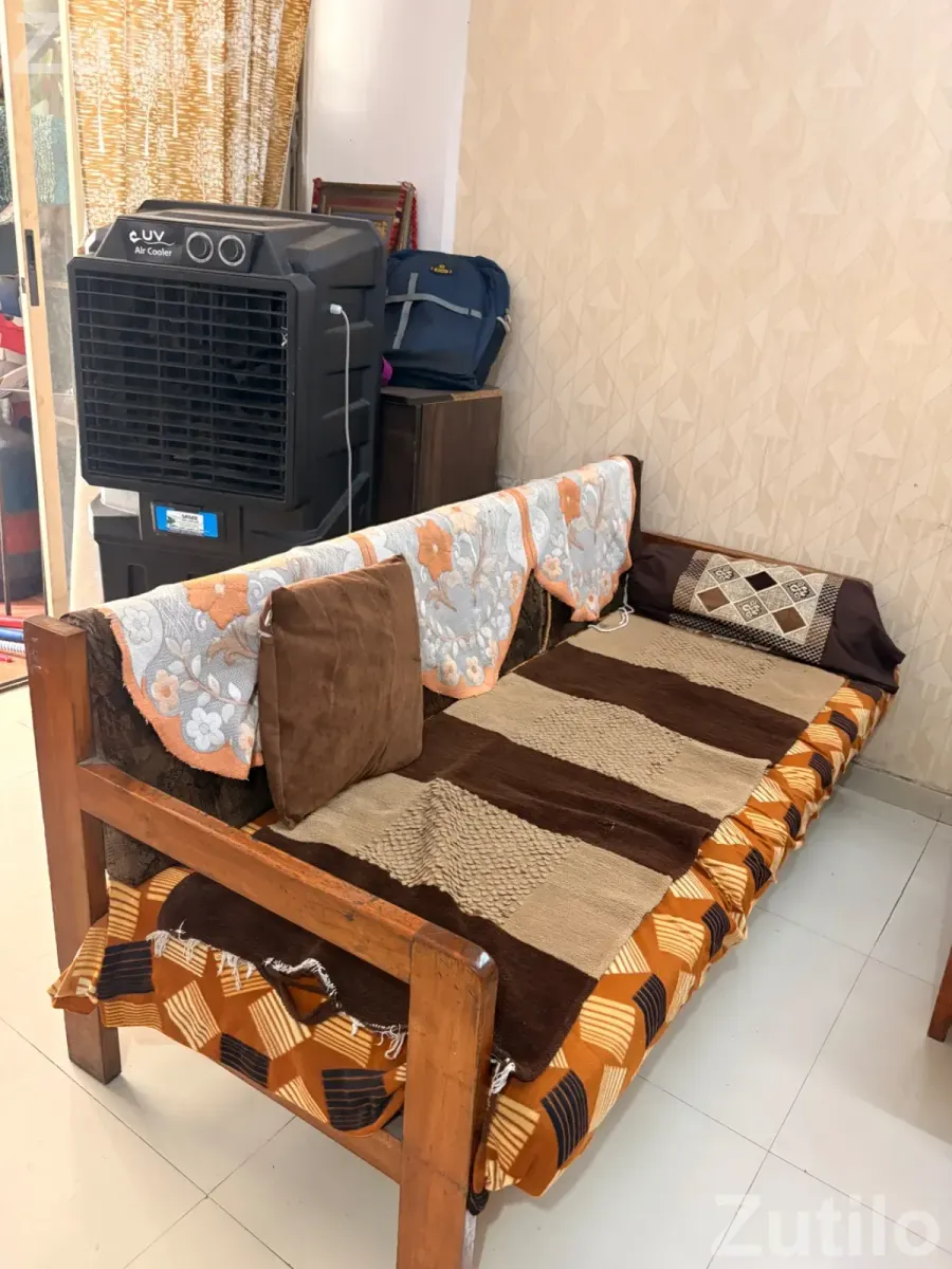 Sofa nd dinning table - સોફા સેટ અને કાઉચ - અમદાવાદ શહેર - Image 2