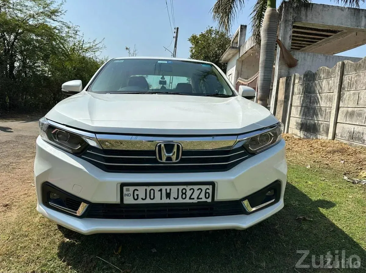 Honda Amaze 2022 with Cruise & Touchscreen - Cars - Ahmedabad City - Image 4