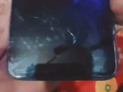 Oppo Mobile Phone Working with Cracked Screen Oppo Mobile Phone Working with Cracked Screen