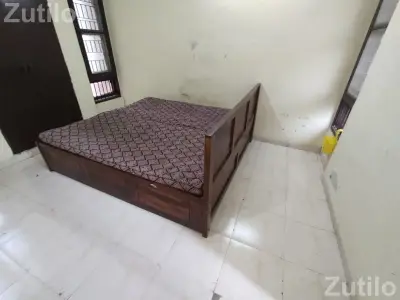 King size Shisham wood bed( 6'X6.5')