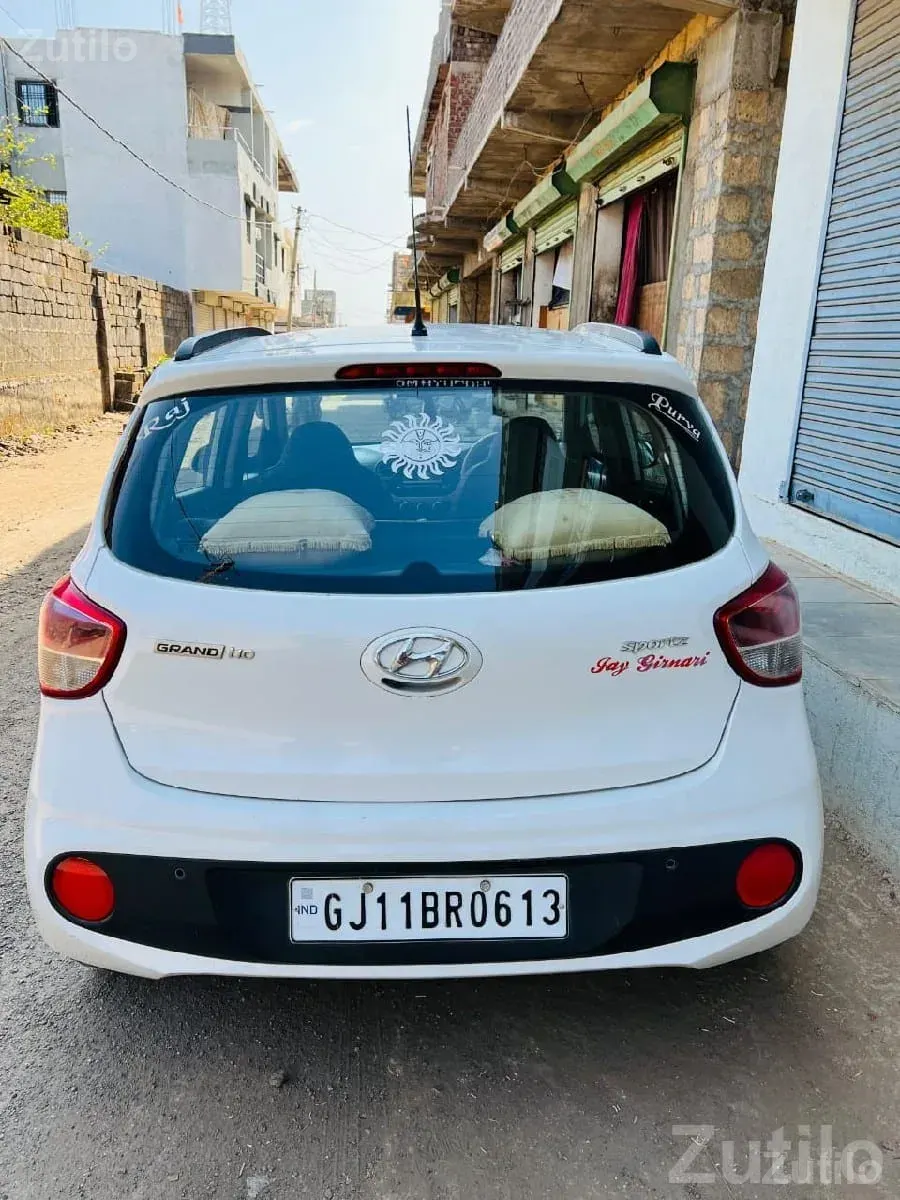 Hyundai Grand i10 white petrol car - કાર - ભેસાણ - Image 2