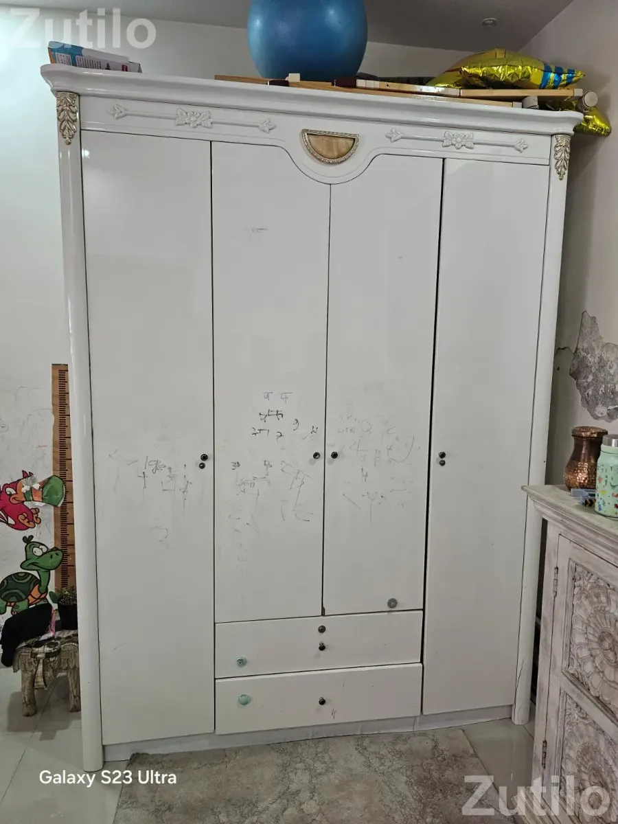 Bed with matress and two side tables and one wardrobe - કબાટ અને સ્ટોરેજ - સેક્ટર તાલુકો - Image 2