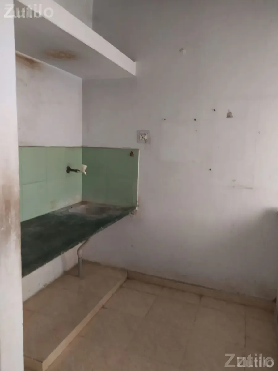 1RK First Floor Flat for Sale - ઘર વેચાણ માટે - દસ્ક્રોઇ - Image 4