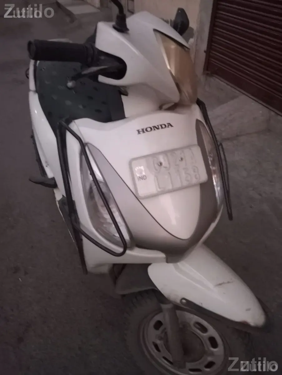 Honda Aviator 2013 White Scooter - બાઇક્સ - સુરત શહેર - Image 4