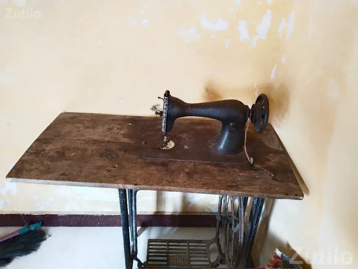 Old Manual Sewing Machine for Repair - Other Industrial Items - Bhanvad - Image 3