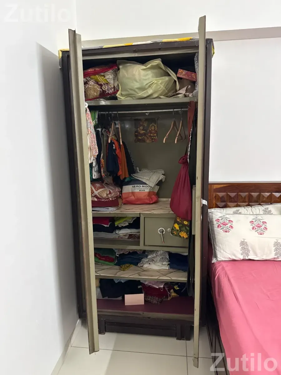 Steel almirah, very good condition - વોર્ડરોબ, કબાટ અને સ્ટોરેજ - અમદાવાદ શહેર - Image 3
