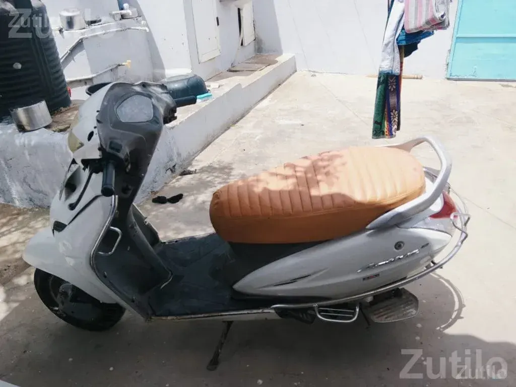 Honda Activa 2016 White Scooter - Bikes - Nakhatrana - Image 4