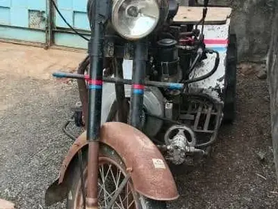 Motorized Cargo Lari with Front Bike Setup Motorized Cargo Lari with Front Bike Setup