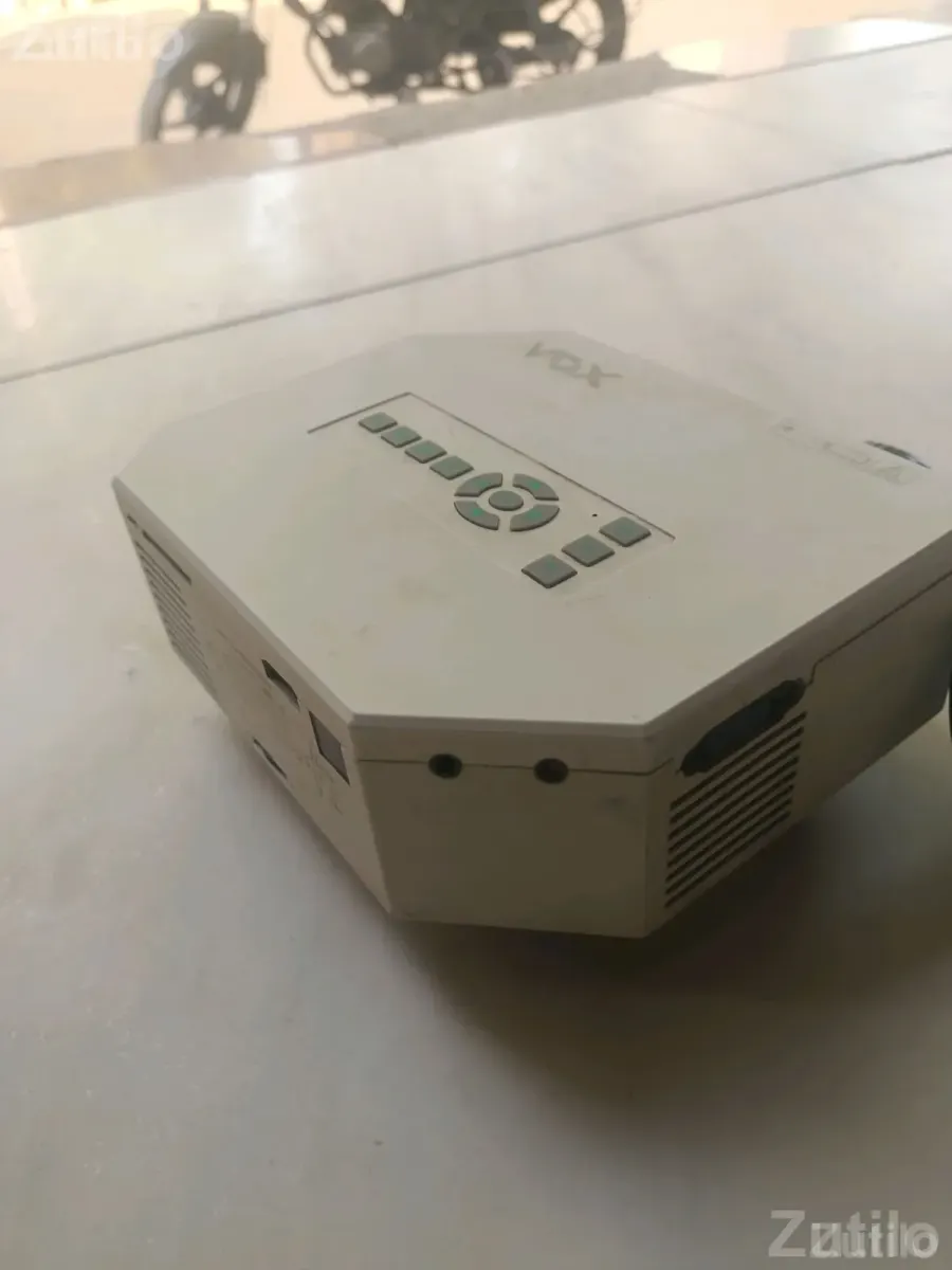 Vox Mini Projector in Working Condition - TVs - Kadi - Image 2