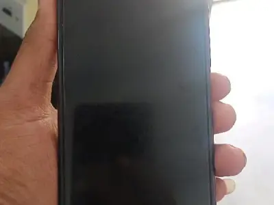 Used Touchscreen Smartphone – Black Used Touchscreen Smartphone – Black