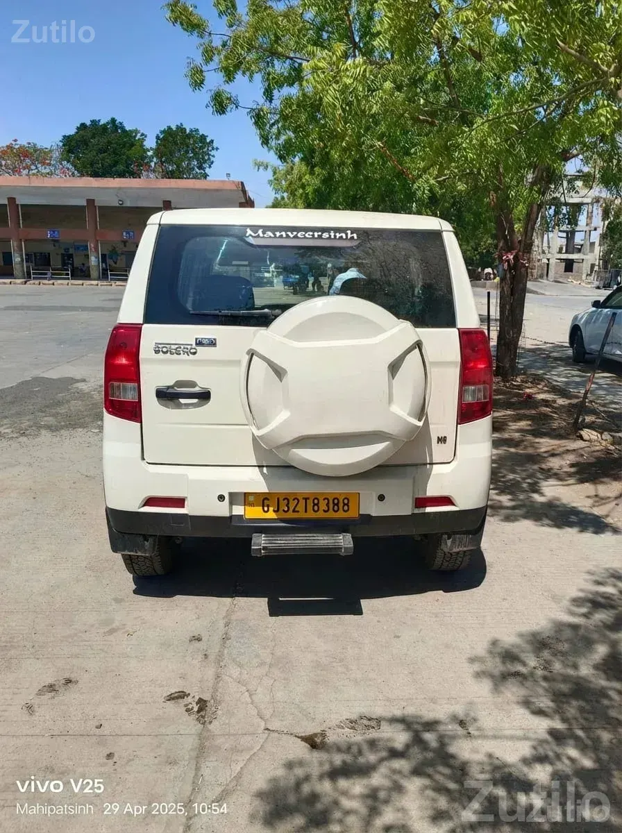 White Mahindra TUV300 Commercial SUV - કાર - ઉપલેટા - Image 3