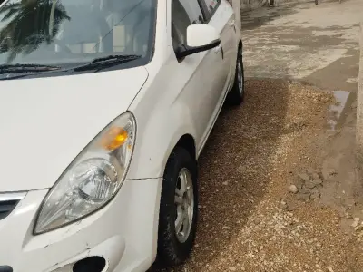 2011 Hyundai i20 White Car 2011 Hyundai i20 White Car