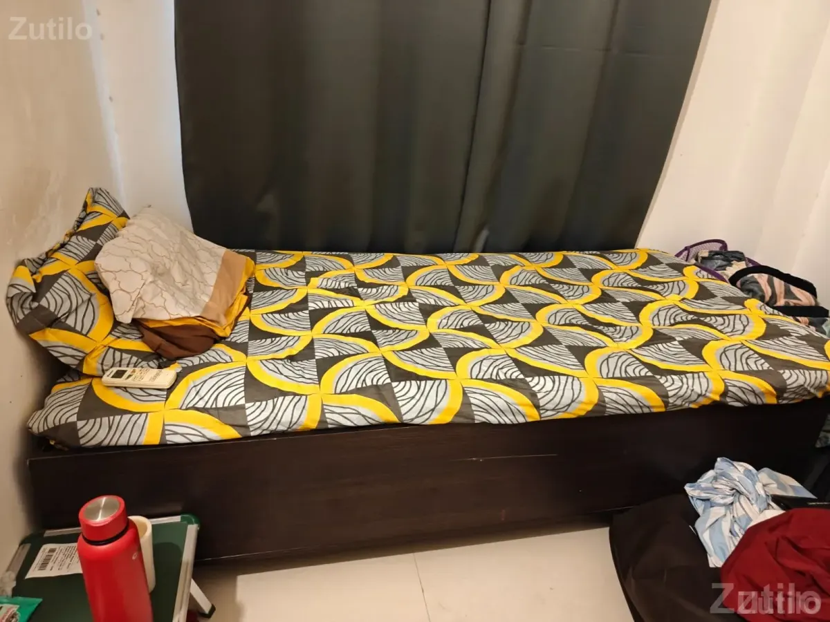 Bed and Wardrobe - પલંગ અને ગાદલા - અમદાવાદ શહેર - Image 2