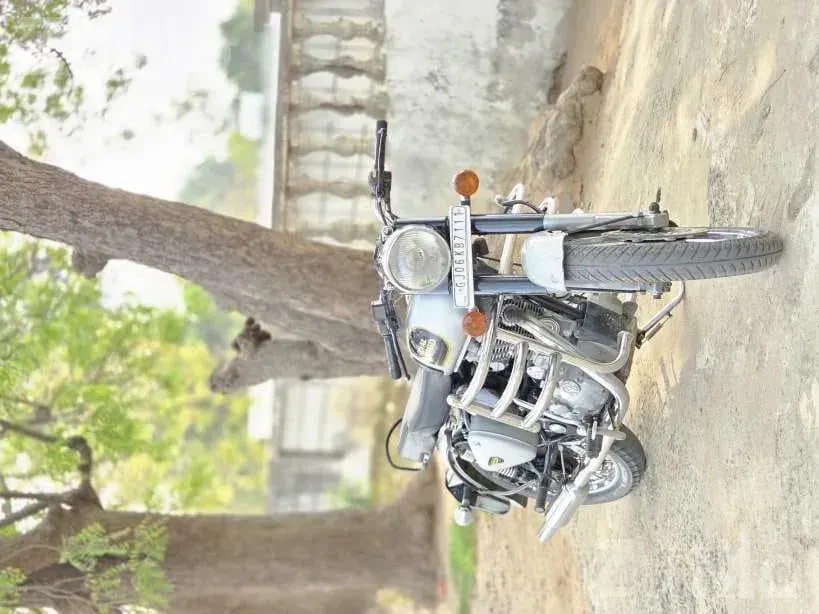 Royal Enfield 2016 Model Motorcycle - બાઇક્સ - વડોદરા શહેર - Image 3