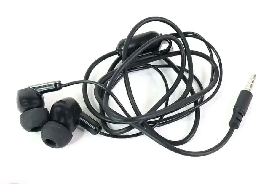 Wired Earphones with Calling Mic - ઇલેક્ટ્રોનિક ઍક્સેસરીઝ - રાણપુર - Image 1