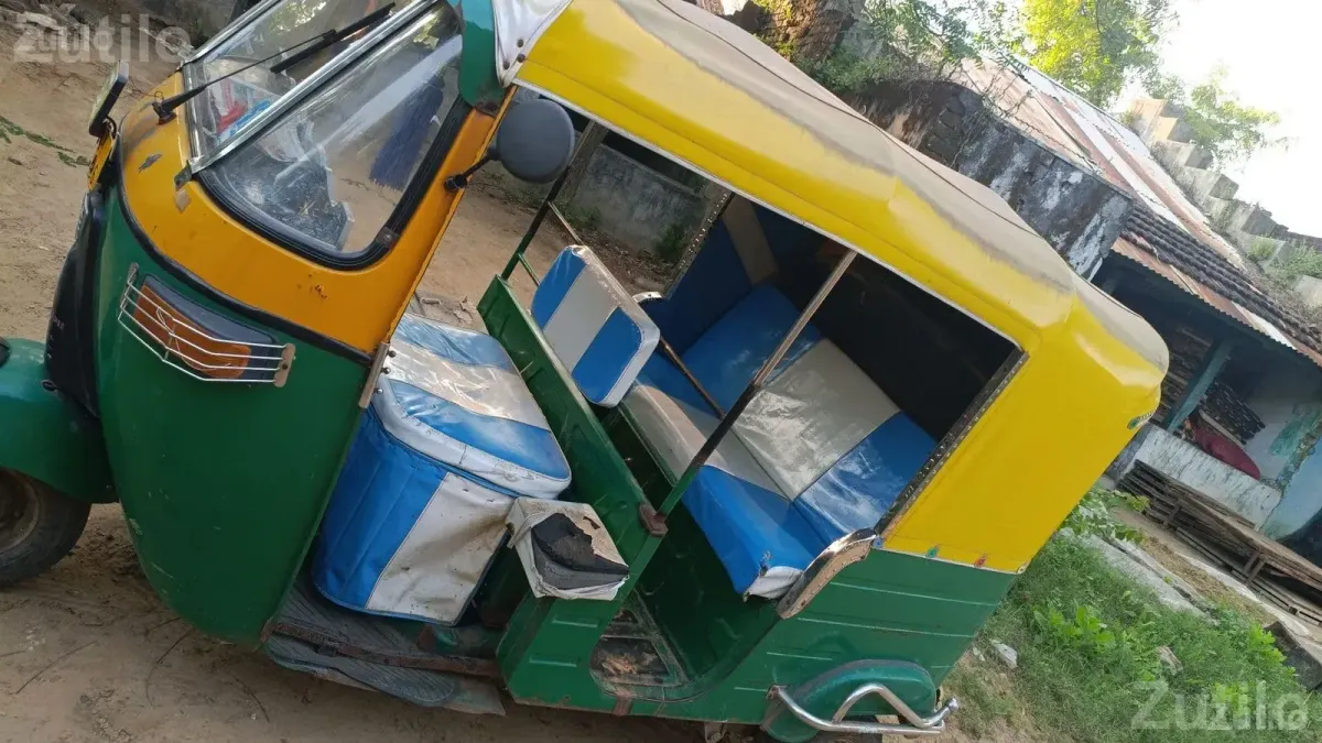 2011 CNG Auto Rickshaw with Rebuilt Engine - Auto Rickshaws - Nadiad - Image 3