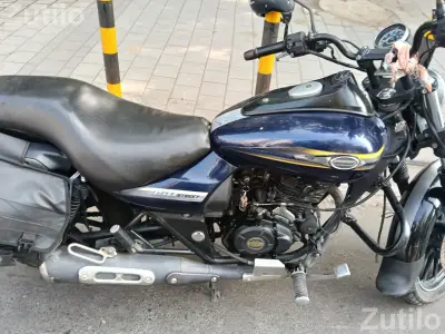 Bajaj Avenger 150 street