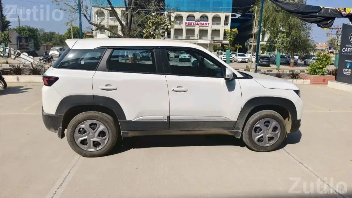 Maruti Suzuki Brezza Petrol Car for Sale - Cars - Visnagar - Image 4