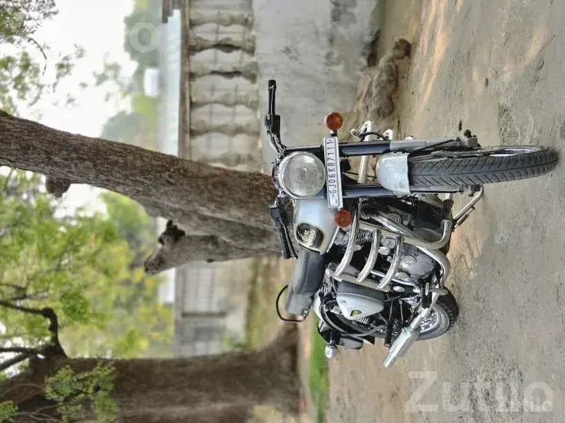 Royal Enfield 2016 Model Motorcycle - બાઇક્સ - વડોદરા શહેર - Image 5