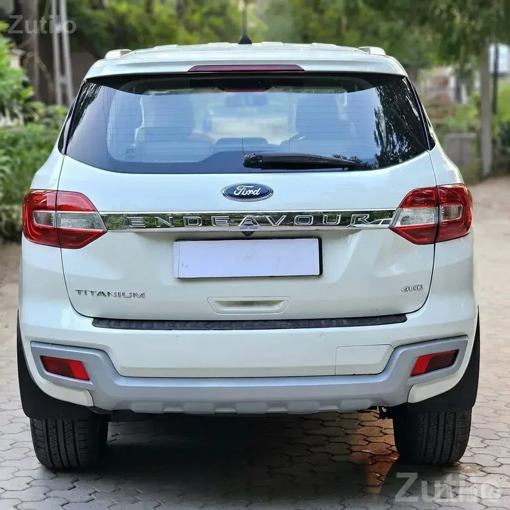 2021 Ford Endeavour Automatic SUV White - કાર - અમદાવાદ શહેર - Image 2
